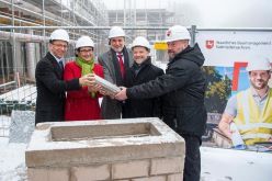 Grundsteinlegung des Chemie Campus Clausthal (von links): Niedersachsens Wissenschaftsminister Falko Mohrs, Universitätspräsidentin Dr.-Ing. Sylvia Schattauer, Prof. Arnold Adam (TU Clausthal), Finanzminister Gerald Heere und Marcus Rogge (Baumanagement).