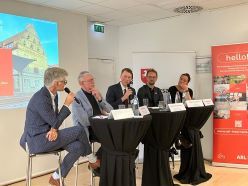 Podiumsdiskussion; v.l.n.r. Hendrik Kafsack, Axel Priebs, Mathias Dingerdissen, Martin Sondermann und Annett Steinführer  Britta Bockhorn  ARL
