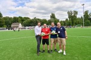Bochum, Kunstrasen: OB Thomas Eiskirch eröffnet Sportplatz „Gahlensche Straße“