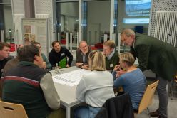 Beim Auftakttreffen wurden unterschiedliche Perspektiven auf Waldnutzung, Wiederbewaldung, Nutzungskonflikte und mögliche Kompromisse diskutiert  Albert Beckmann  FH Südwestfalen
