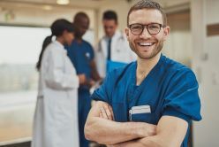 Der Studiengang Master of Health Management an der APOLLON Hochschule der Gesundheitswirtschaft ging ab Oktober 2024 aufgefrischt an den Start.  © APOLLON Hochschule