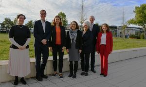 Bei der hochschulischen Pflegeausbildung ziehen alle an einem Strang:v.l. Prof. Dr. Dorothea Thieme, Prof. Dr. Ralph Schneider, Tanja Schweiger, Gertrud Maltz-Schwarzfischer, Dr. Christine Endres-Akbari, Walter Jonas und Prof. Dr. Christa Mohr  Simone Grebler  OTH Regensburg