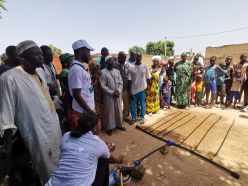 Studierende der Summer School entwickelten im Senegal innovative Lösungen für die Landwirtschaft und traten dafür in einen Dialog mit den Menschen vor Ort.  Hanne Conrad-Nielsen  © Maschinenring Foundation gGmbH