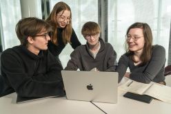 Studentische Arbeitsgruppe im Informations- Kommunikations- und Medienzentrum der BTU Cottbus-Senftenberg.  Quelle: Foto: BTU, Ralf Schuster