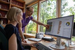 Entwicklerin Ute Bachmann-Gigl und Projektleiter Wolfgang Falk bei der Veröffentlichung der Online-Plattform „EVA-Baumartenwahl“  Quelle: J. Hiller, LWF