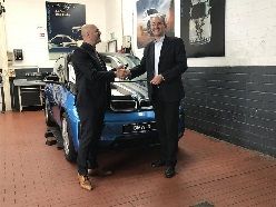 Übergabe des BMW i3  Astrid Bergmeister