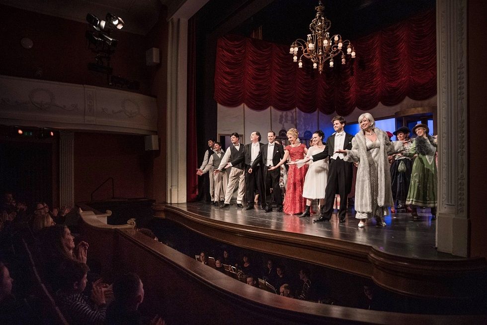 Applaus und die Standing Ovation an der Premiere Foto Roberto Conciatori