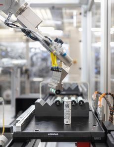Am Fraunhofer IPA hergestellte Jelly Rolls und zylindrische Batteriezelle  © Fraunhofer IPA/Rainer Bez