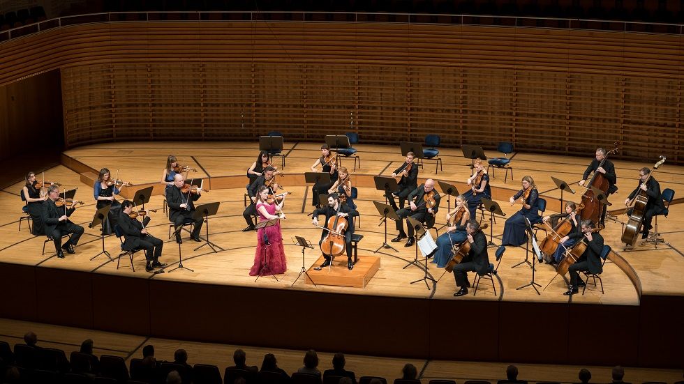 Baiba Skride Violine und Pablo Ferrández Violoncello mit den Festival Strings Lucerne Foto Fabrice Umiglia