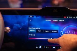 Mit einem intuitiv bedienbaren Interface kann die Akustik des Fahrzeuginnenraums in den Mercedes-Benz-Fahrzeugen von dezent räumlich bis hin zur Akustik eines großen Konzertsaals angepasst werden.  Quelle: Benjamin Weber