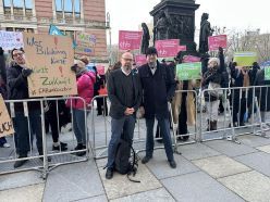 Tobias Schulze (Wissenschaftsprecher, Die Linke) und Prof. Dr. Sebastian Schröer-Werner (EHB-Präsident, rechts) kurz vor Beginn der Anhörung am Abgeordnetenhaus  Quelle: PÖA/EHB  Copyright: EHB