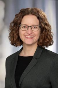 Prof. Dr. Melanie Messer hat den neu eingerichteten Lehrstuhl für Pflegewissenschaft an der Universitätsmedizin Würzburg übernommen.  Foto Braitsch, Trier.  UKW