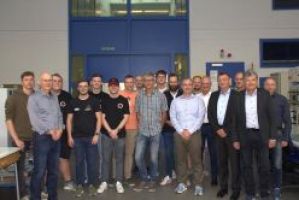 Gemeinsam für die Praxis: Schaeffler und Studierende der OTH Regensburg modernisieren Hochdrehzahl-Prüfstand