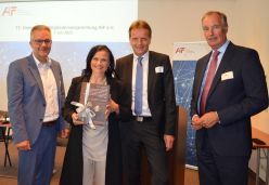 AIF-Vorstand Jens Jerzembeck, Parl. Staatssekretärin Gitta Connemann, AIF-Vorstand Thomas Reiche, AIF-Geschäftsführer Dr. Matthias Heider (v.l.)  Quelle: Frauke Frodl  Copyright: AIF