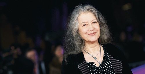 olistin am Klavier Martha Argerich