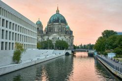Eine einheitliche Anhebung der Wasserentnahmeentgelte auf das Niveau des Berliner Grundwasserpreises könnte die Nachfrage entlang der Spree – vor allem durch Industrie, Gewerbe und Energieversorger – um bis zu 16 Prozent senken, so die Forscher*innen.  Bastian Pudill
