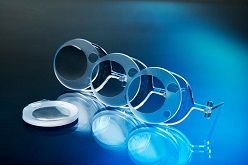 Kunststoffoptiken, die am Fraunhofer IPT gefertigt wurden. Foto: Fraunhofer IPT