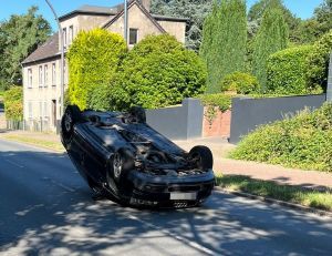 Alleinunfall in Eppendorf: Fahrzeug überschlägt sich