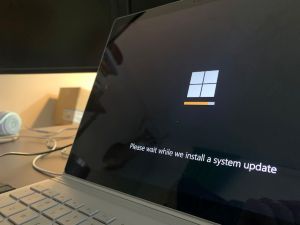 Warum viele Nutzer trotz Support Ende noch auf Windows 10 setzen Symbolbild