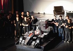 Der große Moment – der neue Rennwagen wird beim Rollout enthüllt Foto: Steffen Gauch