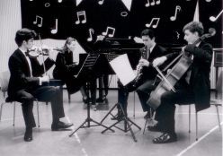 Das erste Konzert vor 30 Jahren: Aufführung von Olivier Messiaens „Quartett für das Ende der Zeit“ im damaligen Seminarraum Musik an der Universität Siegen.