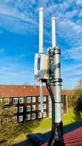 Die Gateways für das drahtlose LoRaWAN-Netzwerk befinden sich auf drei Gebäuden der TU Clausthal. Hier zu sehen: Der Zugangspunkt auf dem Institut für Informatik.  TU Clausthal