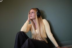 Reinhören in die Praxis: Der neue Podcast zum Forschungsprojekt AIDA bietet einen authentischen Blick auf Pflege, Technik und Forschung. (© EvH Bochum)  Copyright: EvH Bochum