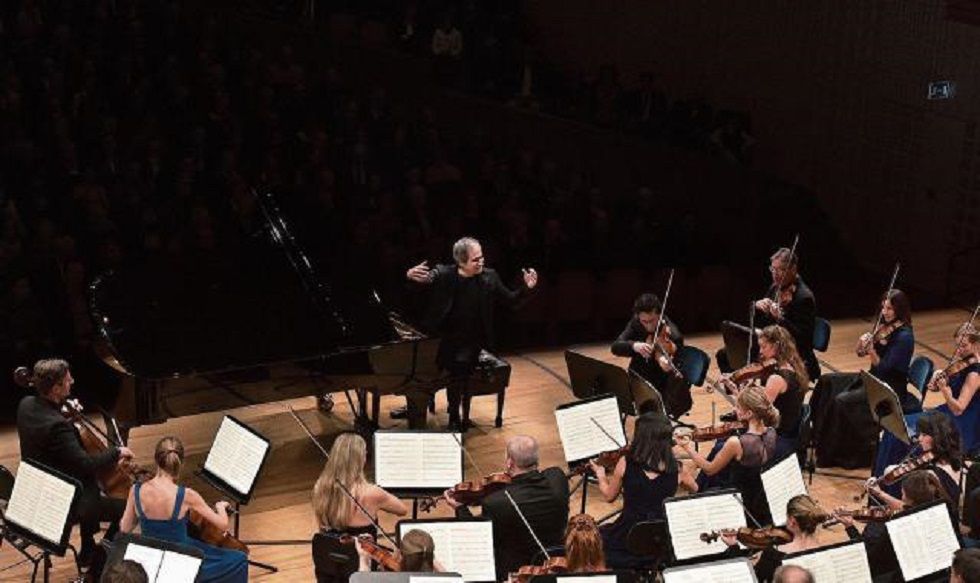 Die Festival Strings Lucerne im KKL, geleitet von Piotr Anderszewski, Foto Peter Fischli