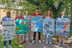 Studierende der Geovisualisierung an der THWS mit Dozent Stefan Sauer (3. v. li.) präsentieren ihre Ideen gegen das Hochwasser am Main  Anja Legge