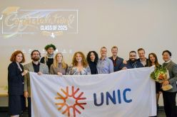 Diese Absolventen des UNIC-Masterstudiengangs RePIC sind zugleich auch die ersten Absolventen der Hochschulallianz „UNIC – The European University of Cities in Post-Industrial Transition“.  Copyright: UNIC