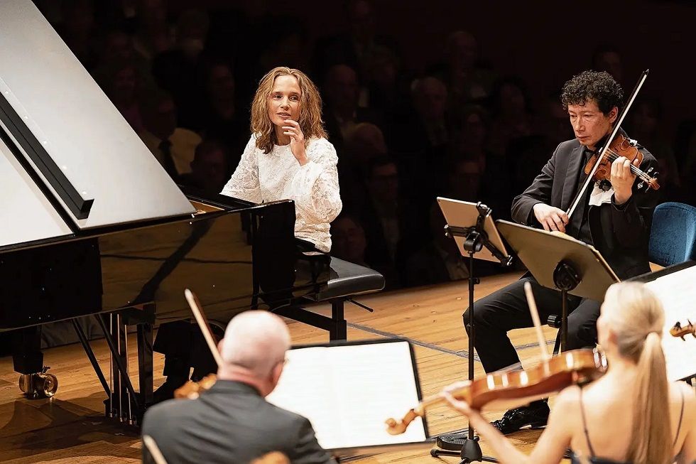 Hélène Grimaud mit den Festival Strings Lucerne Foto Fabrice Umiglia
