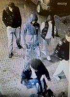 POL-BO: Öffentlichkeitsfahndung nach Raubdelikt: Wer kennt diese Männer?