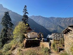 Ein kleines Bergdorf im Patalganga Tal, welches nur zu Fuss oder per Esel erreichbar ist. Hier will das SLF eine automatische Kamera installieren, um die grosse Rutschung zu überwachen, die die Forschenden auch per Satellit beobachten.  Yves Bühler / SLF