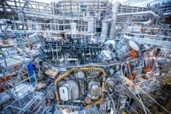 Blick in die Experimenthalle von Wendelstein 7-X.  Jan Hosan  MPI für Plasmaphysik
