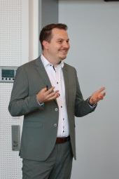 Prof. Dr. Philipp Heßler  Quelle: Josefine Dolata  Copyright: Ernst-Abbe-Hochschule Jena