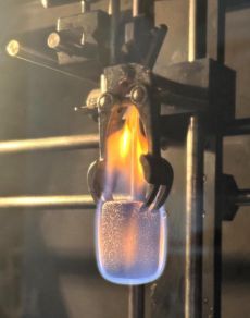 Nachhaltig flammgeschützte Polyurethan-Schäume für sichere PUR-Schäume.  Quelle: Merve Tulcali  Copyright: Fraunhofer LBF