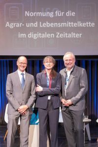 BVL-Präsident Friedel Cramer verabschiedete Abteilungsleiterin Dr. Petra Gowik und Vizepräsidenten Dr. Gerd Fricke in den Ruhestand (von links) BVL/Tchegloff