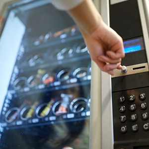 Verkaufsautomaten im modernen Umfeld Symbolbild