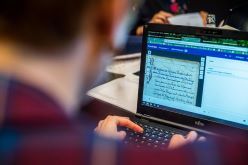 Seit 2020 engagieren sich Bürger:innen im Projekt »Hanse.Quellen.Lesen!« der FGHO und lassen Geschichte lebendig werden – hier beim Transkribieren historischer Schriftquellen.  Olaf Malzahn / FGHO