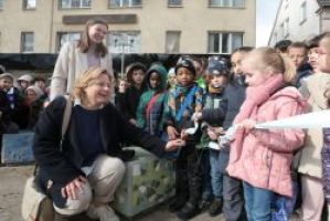 Bochum, Bunte Akzente in Gerthe: Kinder gestalten Marktplatz