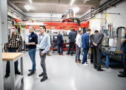 Teilnehmende informieren sich beim BIAS Open House  Jan Meier, Bremen  BIAS